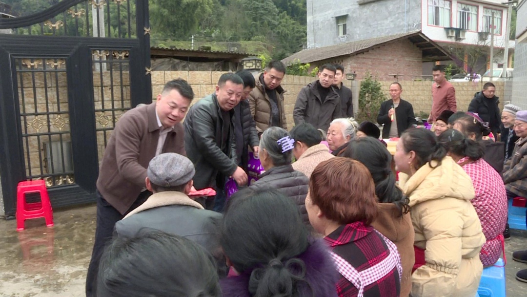 回饋家鄉|廣東艾高萬云樹與父老鄉親共賀新春